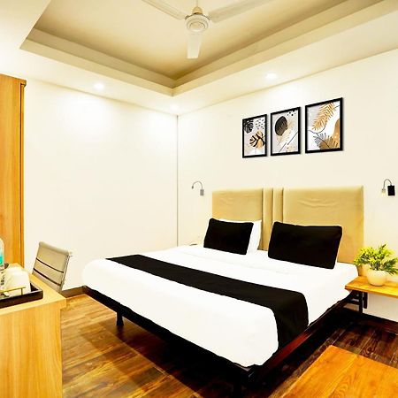 Super Townhouse Sector 104 Noida Hotell Exteriör bild