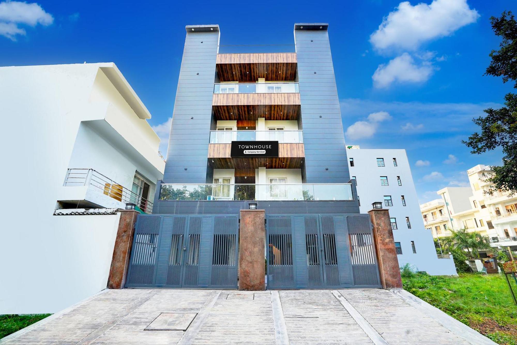 Super Townhouse Sector 104 Noida Hotell Exteriör bild